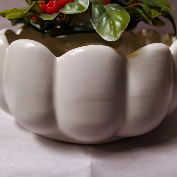 Vintage Haeger Madonna & Child Planter White with VTG Holly Ring - Picture 6 of 10